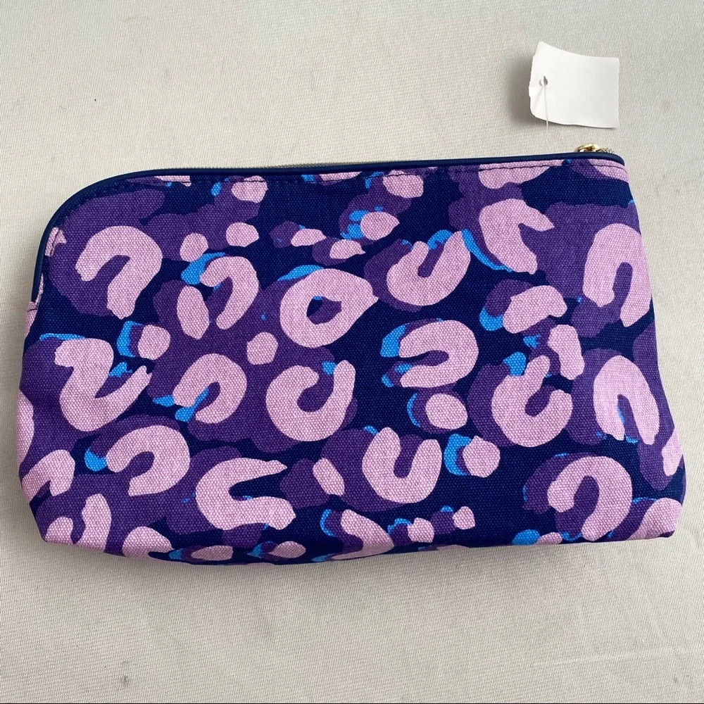 Estée Lauder bag, lipstick, night repair, cleanser